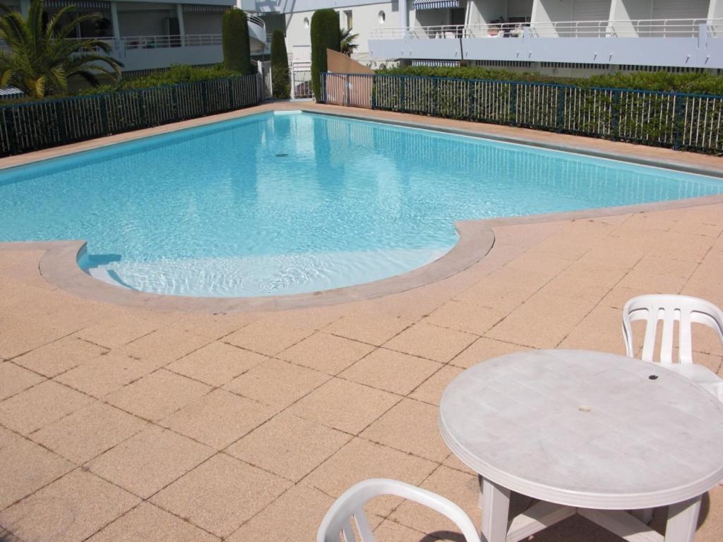 Agreable Appartement 4 Personnes A Villeneuve-Loubet Plage, Piscine, Mer, Commerces A Proximite מראה חיצוני תמונה